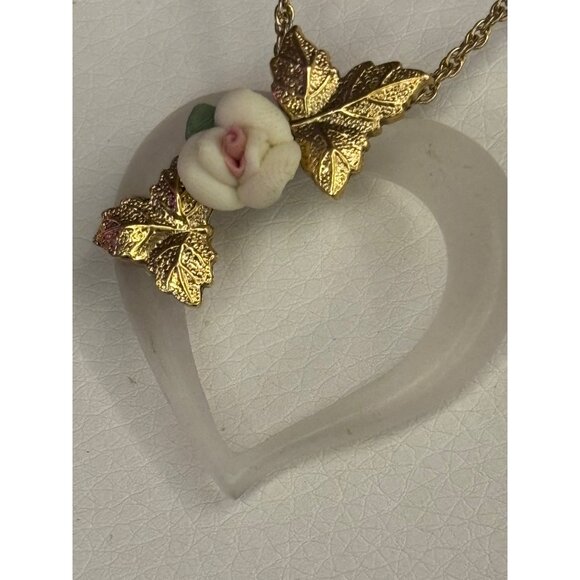 Vintage Frosted Lucite Heart Necklace With Porcelain Rose & Gold-Tone Leaves - Picture 5 of 15